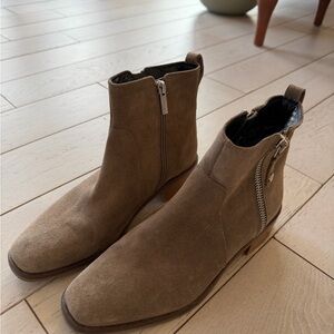 Aquatalia women’s Brown Suede Zipper Boots